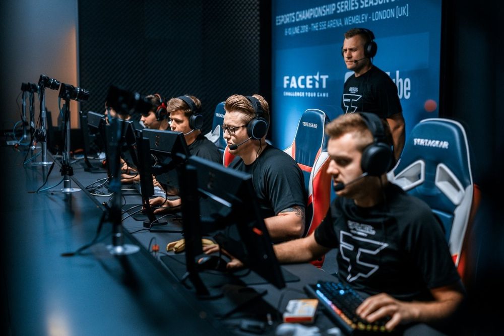 E-Sports & Games